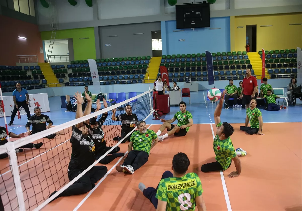 Mersin'de Oturarak Voleybol Süper Ligi final maçları devam ediyor