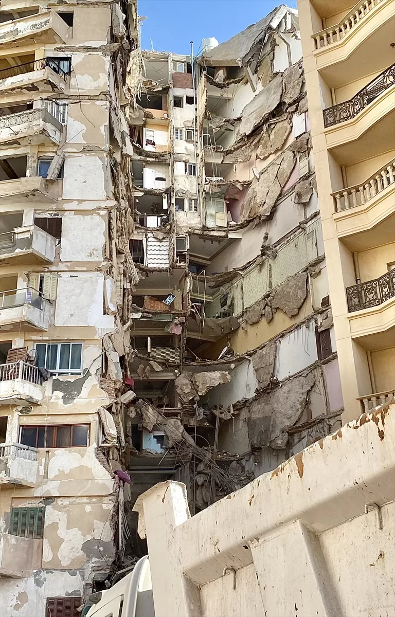 Mısır'ın İskenderiye kentinde 13 katlı bina çöktü