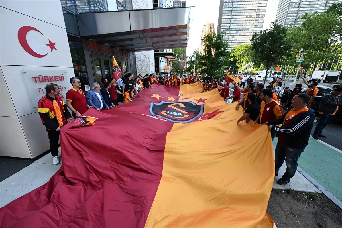 New York'ta Galatasaray taraftarları şampiyonluğu kutladı