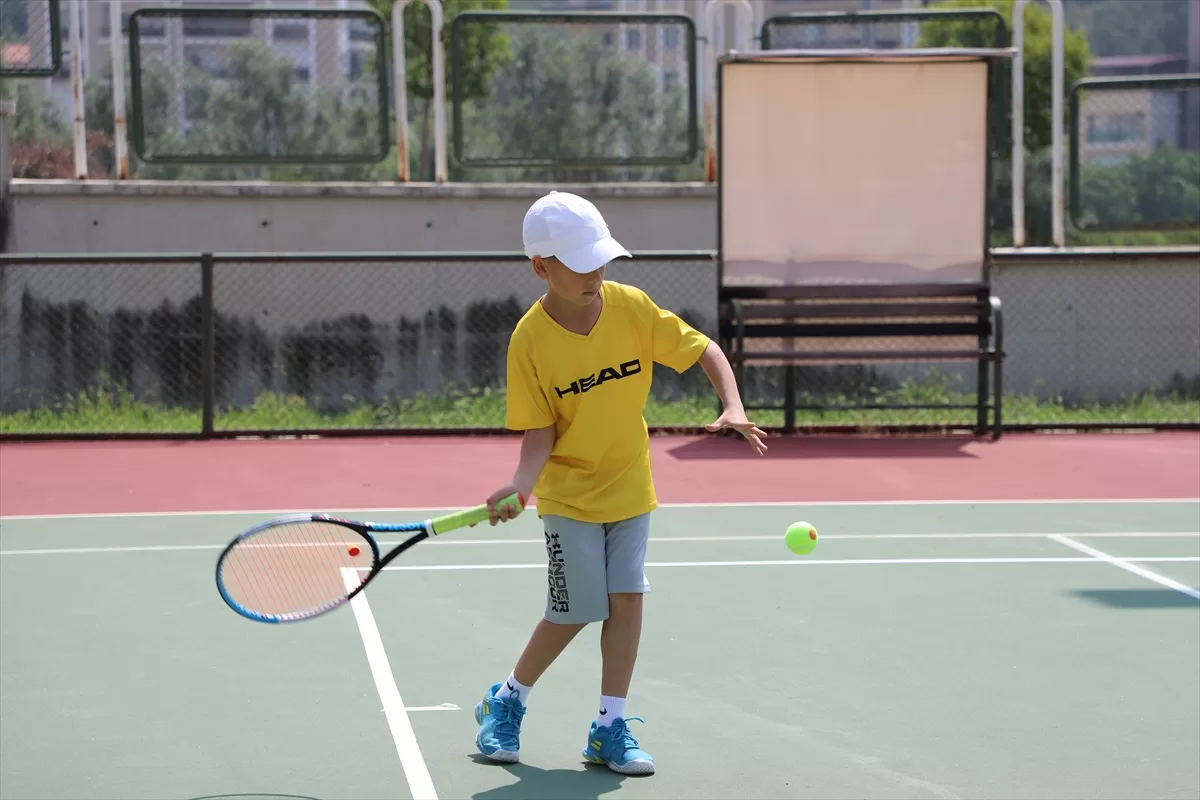 Okul sporlarında Minikler ve Küçükler Türkiye Tenis Şampiyonası İzmir'de başladı