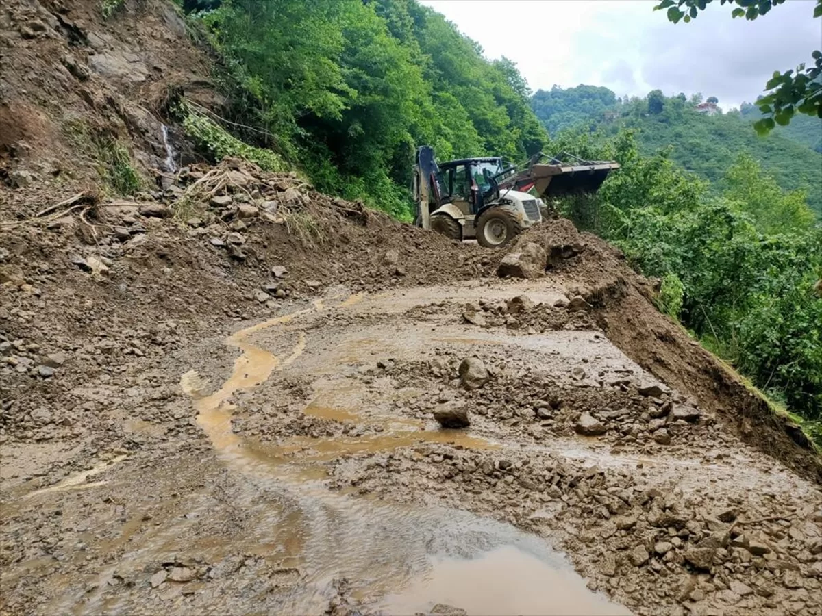 Ordu'da sağanak nedeniyle 65 noktada heyelan oldu