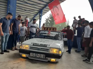 OSMANİYE (AA) – Modifiye araç meraklıları, Osmaniye'nin Kadirli ilçesinde düzenlenen