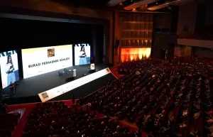 - "Alışveriş Merkezlerinin Lideri" ödülünü Torunlar GYO Yönetim Kurulu Başkanı