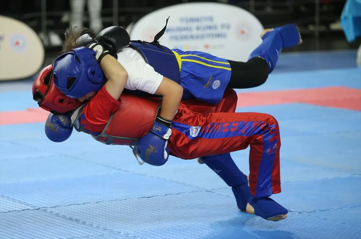 Sakarya'da Wushu Okul Sporları Türkiye Şampiyonası sürüyor