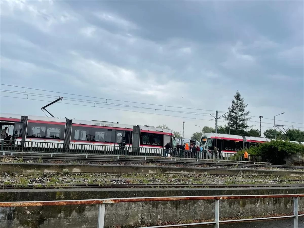 GÜNCELLEME – Samsun'da tramvayların çarpışması sonucu 14 kişi yaralandı