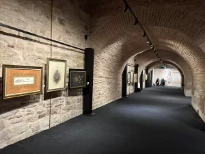 İSTANBUL (AA) – Alanında tanınmış hat ve tezhip sanatçılarının hazırladığı