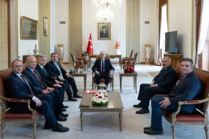 - Kurtulmuş, Enerji ve Tabii Kaynaklar Bakanı Alparslan Bayraktar ile