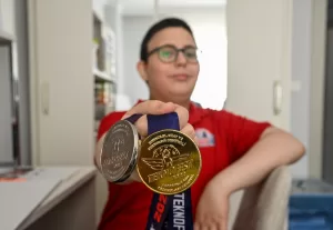 İZMİR (AA) – METİN AYDEMİR – Çizdiği karikatürlerle toplumsal konulara