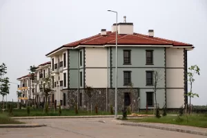 MANİSA (AA) – Toplu Konut İdaresi Başkanlığı'nın (TOKİ) 100 bin