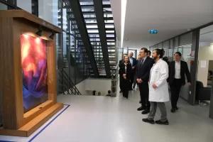 - Prof. Dr. Mandal ve beraberindeki heyet, Şişecam Genel Müdürü