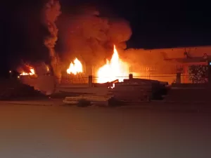 VAN (AA) – Van'da Marangozlar Sitesi'nde çıkan yangın, ekiplerin müdahalesiyle