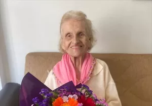 BALIKESİR (AA) – Balıkesir'in Bandırma ilçesinde, 102 yaşındaki yazar Pakize