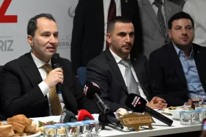 - "(İttifakla hareket edip etmeme sorusu) Yerel seçimler yaklaştığında yetkili