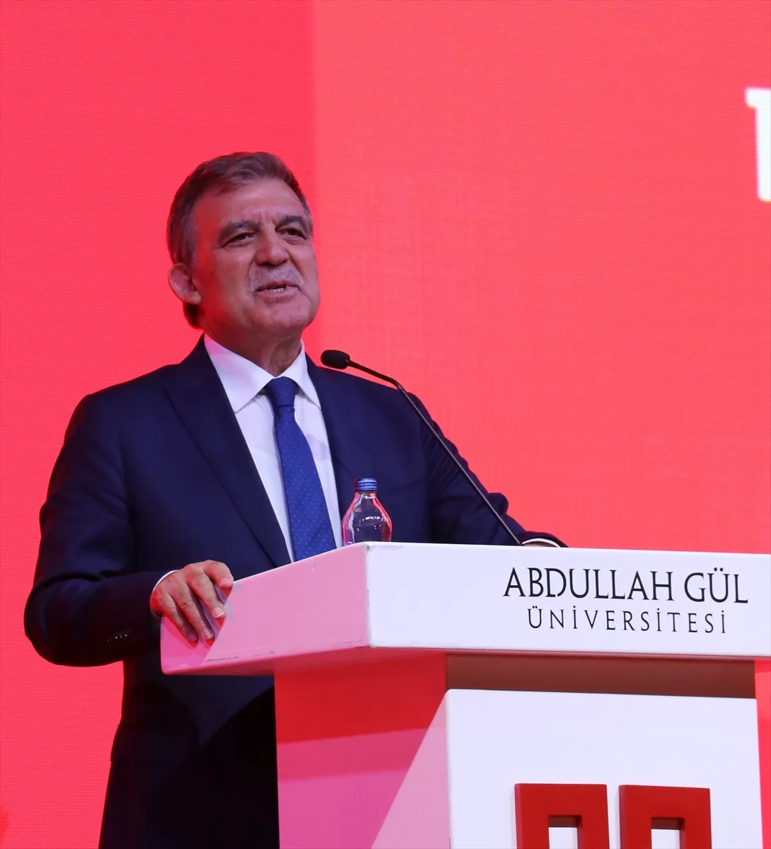 11. Cumhurbaşkanı Gül, Abdullah Gül Üniversitesinin mezuniyet törenine katıldı