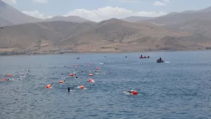 - Festivalin son gününde 200 sporcu ve doğasever, Akdamar Adası'ndan