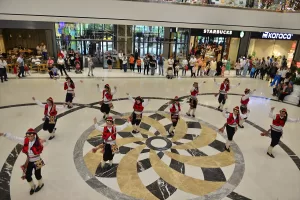 - Yurt dışından katılımcılar, ülkelerinin danslarını Bursa sokaklarına taşıdı