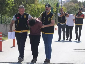 ADANA (AA) – Adana'da 2 kişiyi silah ve bıçak zoruyla