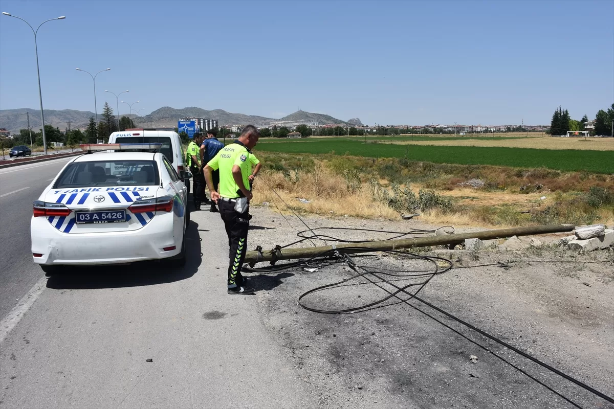 Afyonkarahisar'da şarampole devrilen otomobildeki 4 kişi yaralandı