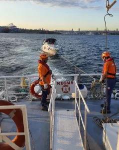 İSTANBUL (AA) – Ambarlı önlerinde makine arızası nedeniyle sürüklenen tekne