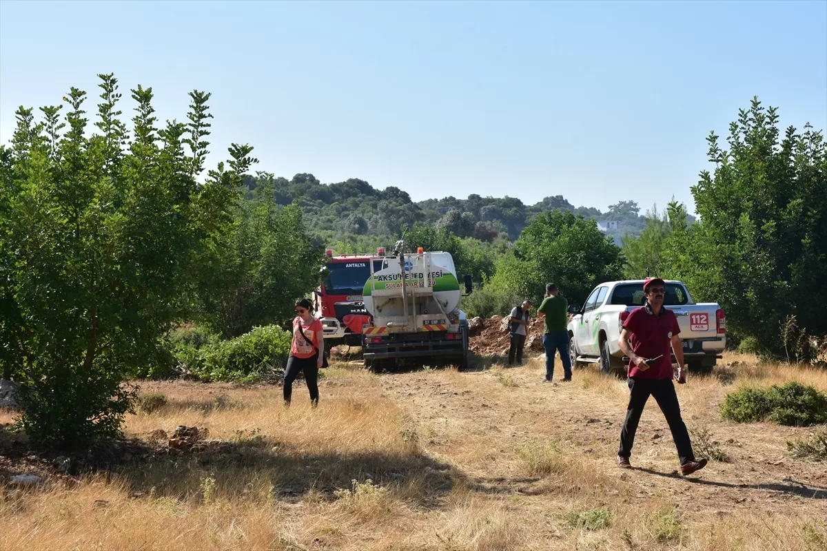 GÜNCELLEME – Antalya'nın Aksu ilçesinde çıkan orman yangını kontrol altına alındı