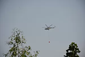 - Günün ilk ışıklarıyla havalanan helikopter ve uçaklar yangına müdahale