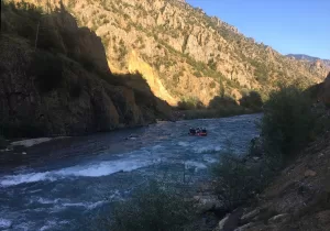 ARTVİN (AA) – Artvin'in Yusufeli ilçesinde bulunan Barhal Çayı, rafting