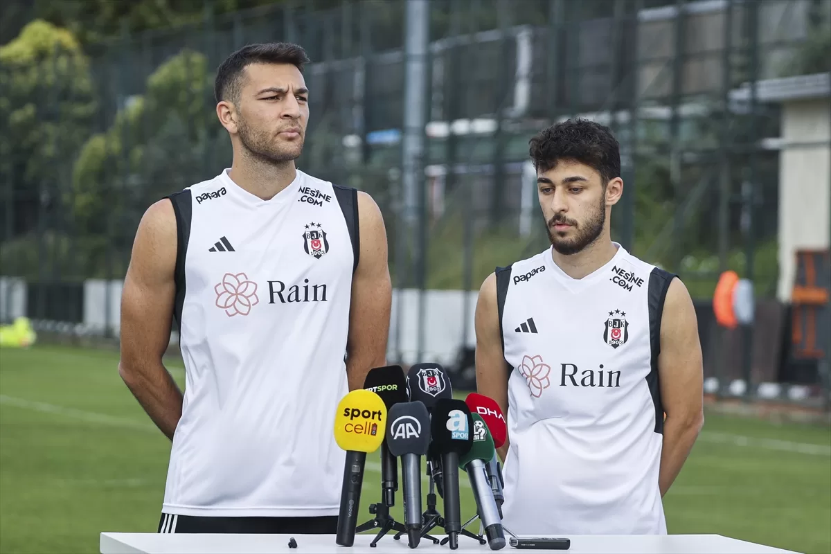 Beşiktaş'ta genç transferler basına tanıtıldı