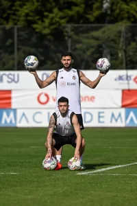 İSTANBUL (AA) – Beşiktaş'ın yeni transferi Emrecan Bulut, siyah-beyazlı ekipte