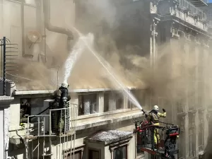 İSTANBUL (AA) – Beyoğlu'nda restoran olarak kullanılan 4 katlı binanın