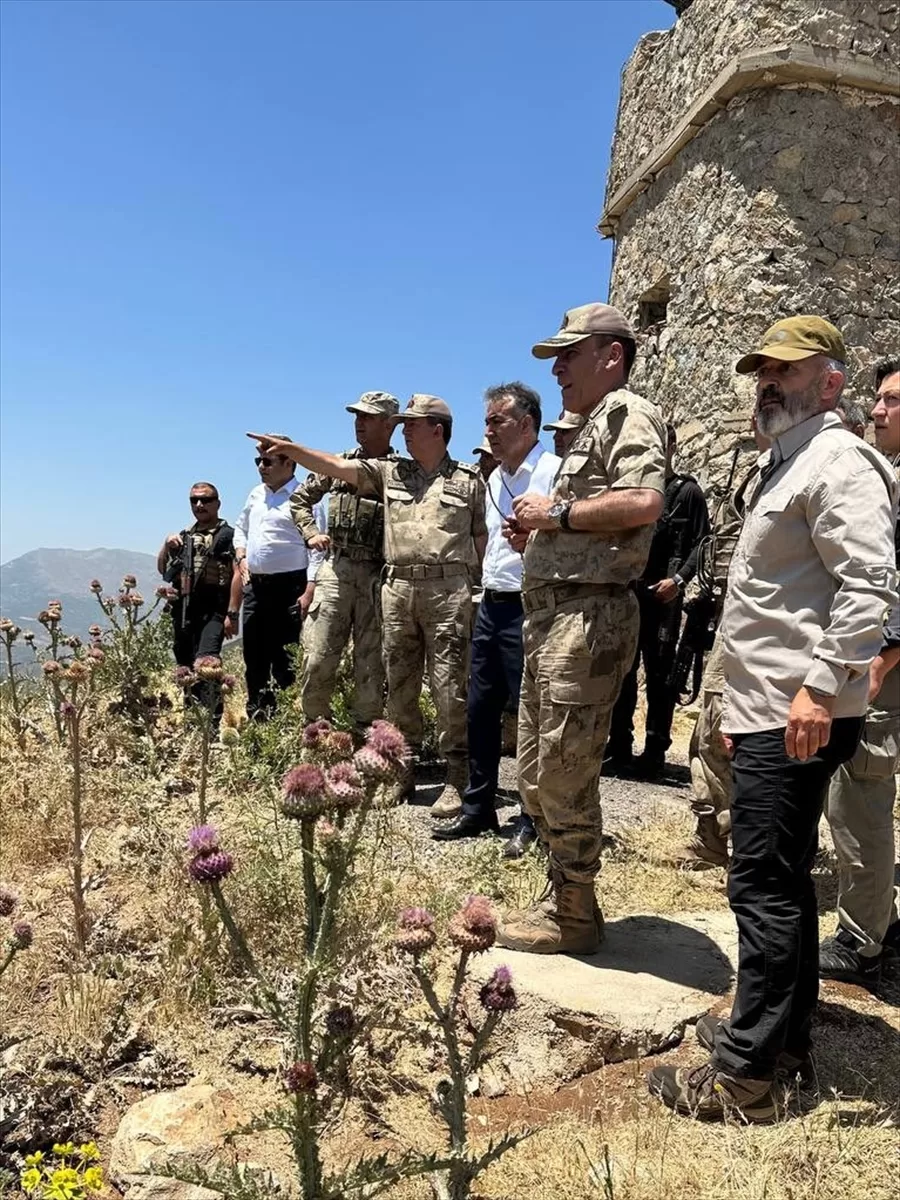 Bitlis Valisi Çağatay üs bölgelerini ziyaret etti