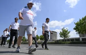- "Kurultay tarihini bir an önce açıklayın. Benim tedbirimi kaldırmak
