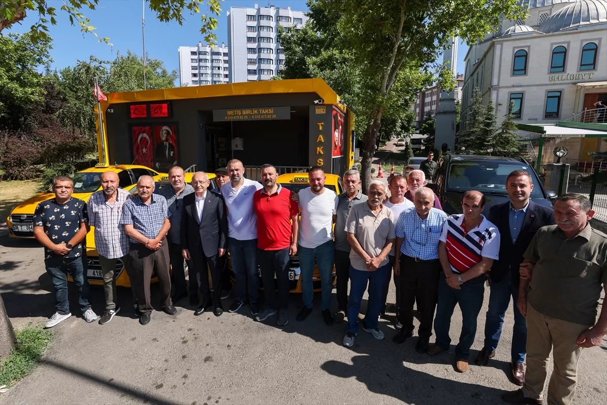 CHP Genel Başkanı Kılıçdaroğlu, taksici esnafını ziyaret etti: