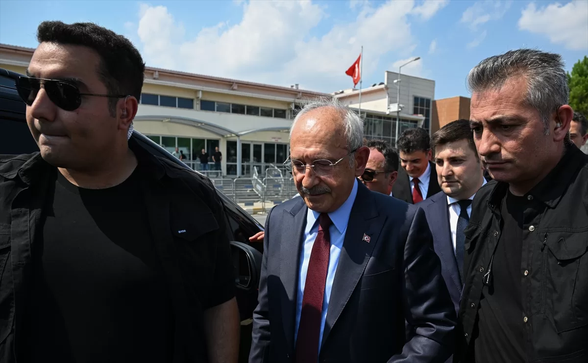CHP Genel Başkanı Kılıçdaroğlu, TİP'ten milletvekili seçilen Can Atalay'ı cezaevinde ziyaret etti: