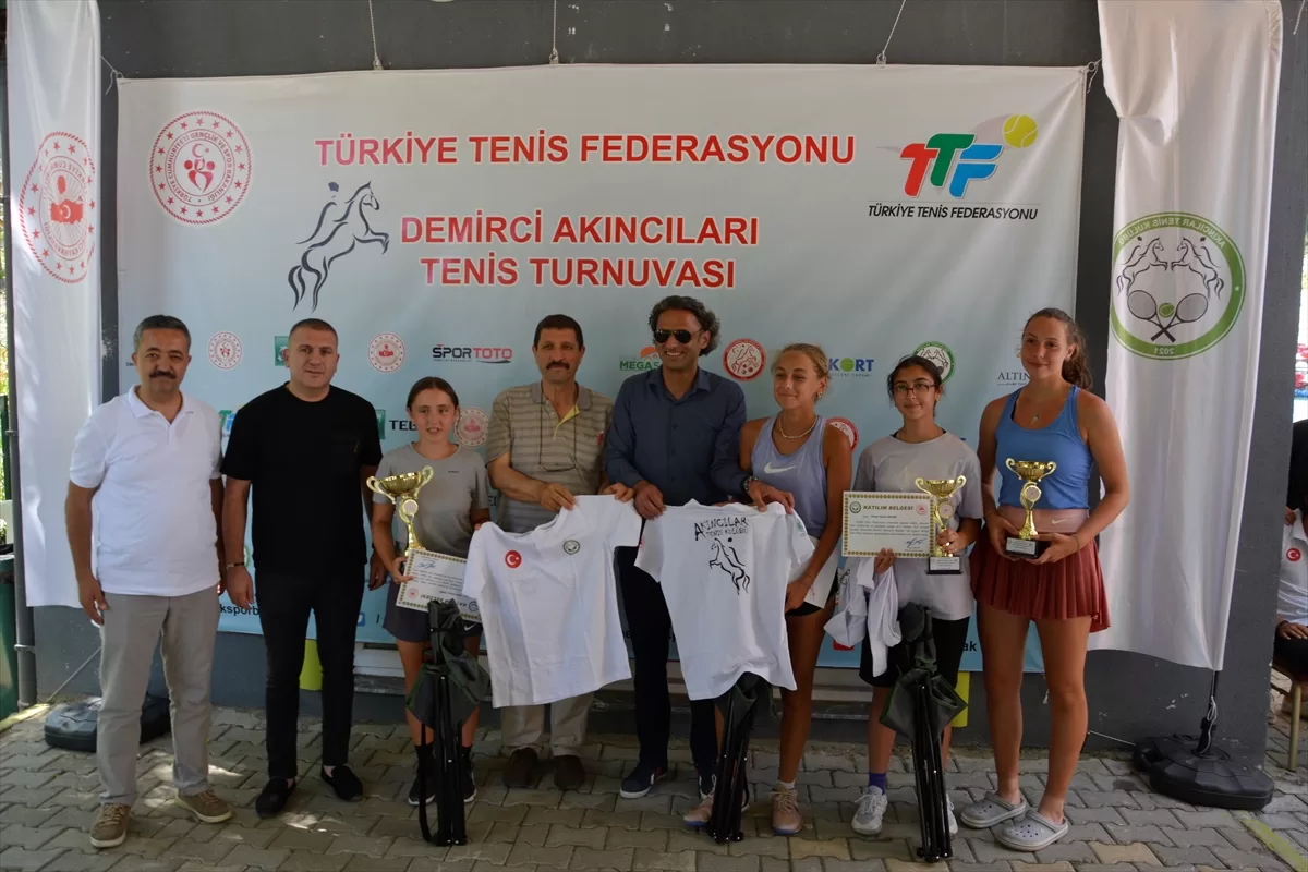 Demirci Akıncıları Büyükler Tenis Yaz Kupası tamamlandı