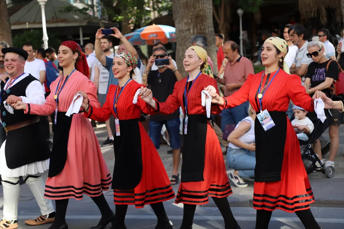 Denizli'de “17. Uluslararası Halk Dansları Festivali” başladı