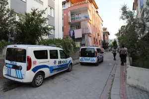 DENİZLİ (AA) – Denizli'nin Merkezefendi ilçesinde tartıştığı karısını çakıyla yaralayan