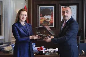 İZMİR (AA) – Dokuz Eylül Üniversitesinde (DEÜ), güneş enerjisiyle çalışan,