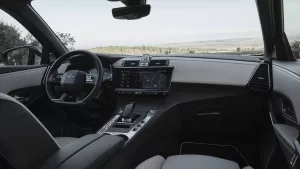 - DS Automobiles'in özel koleksiyonlarından "ESPRIT DE VOYAGE", DS 4'ün