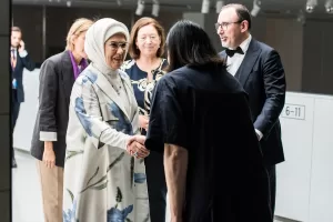 - Emine Erdoğan, devlet ve hükümet başkanlarının eşleri için düzenlenen