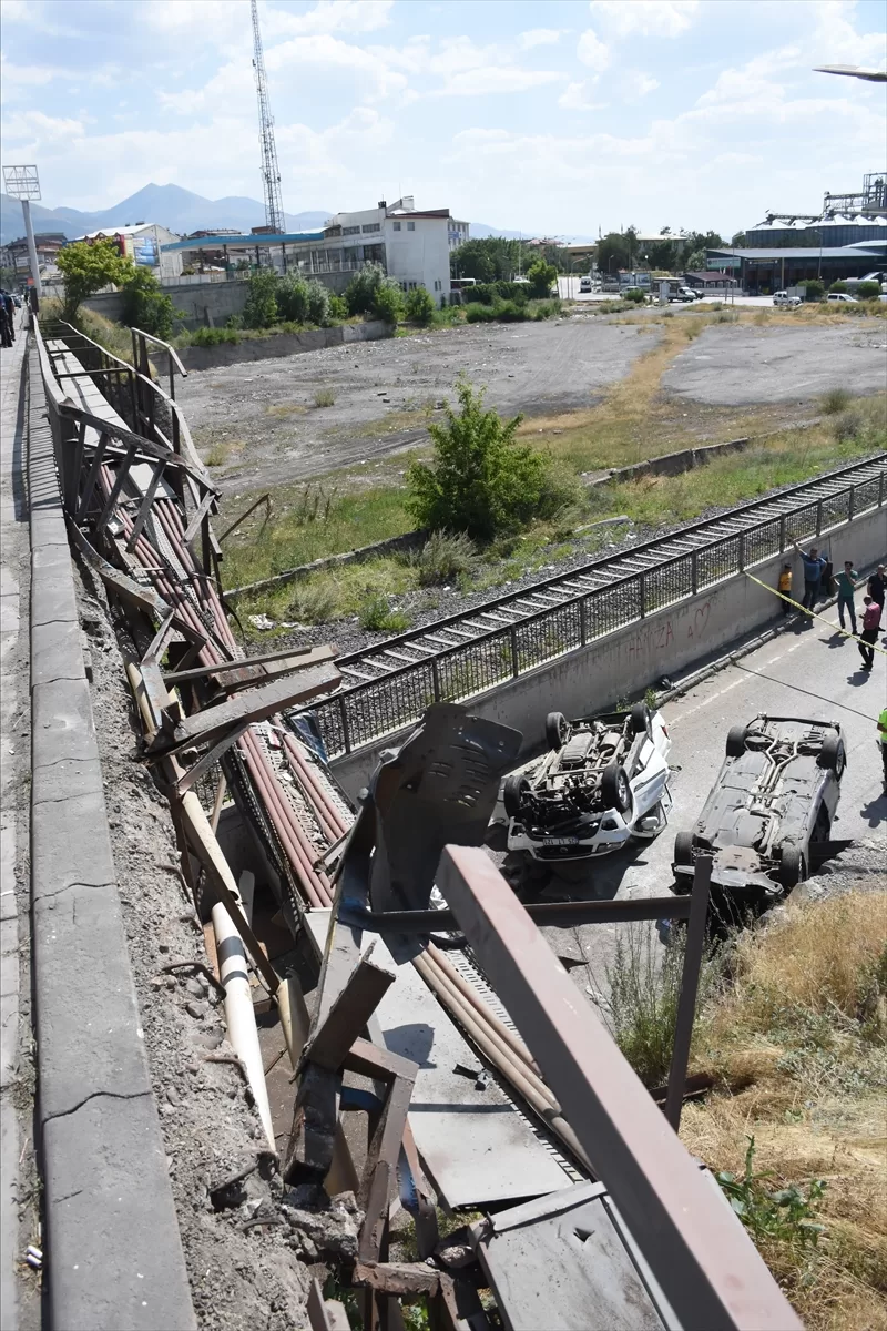 GÜNCELLEME – Erzurum'da iki otomobil köprüden düştü, 3 kişi yaralandı