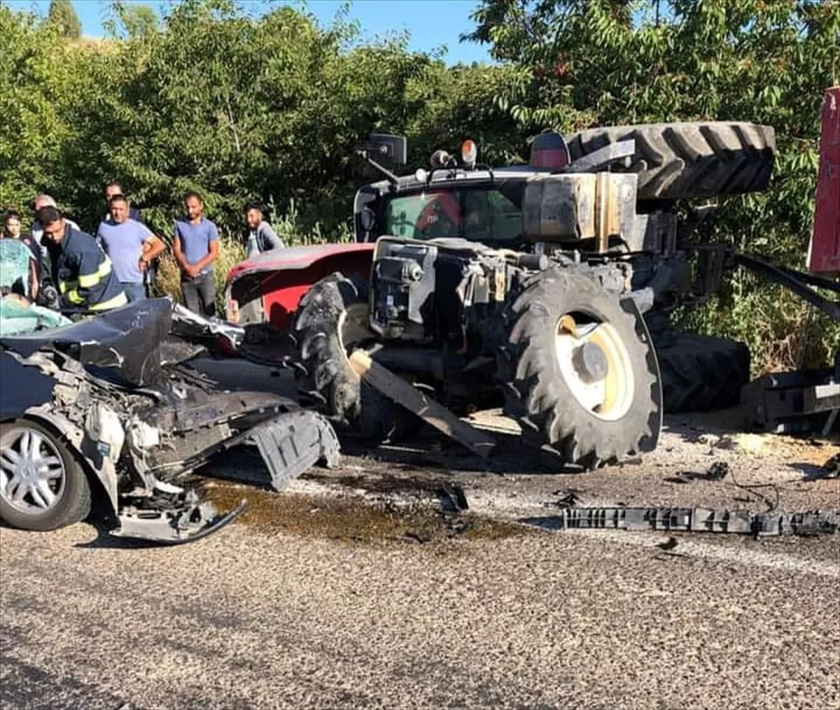 Eskişehir'de traktörle çarpışan otomobilin sürücüsü öldü