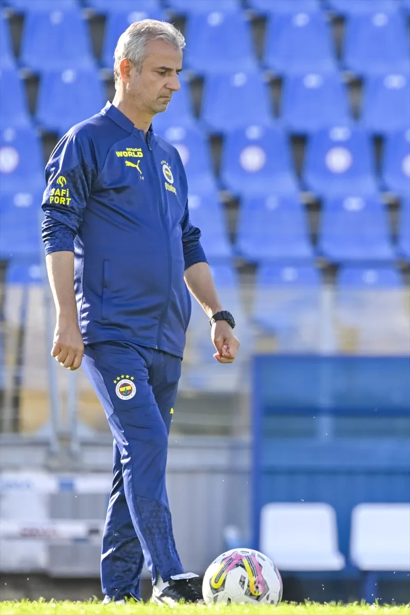 Fenerbahçe, Rusya'da ilk antrenmanını yaptı