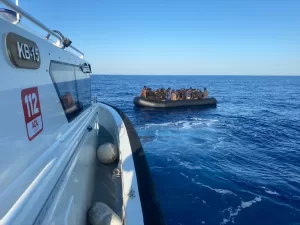 MUĞLA (AA) – Muğla'nın Fethiye ilçesi açıklarında lastik botta yakalanan