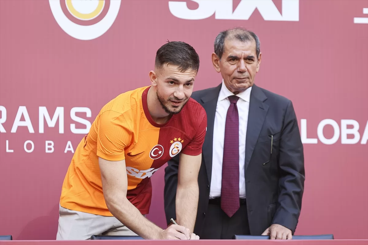 Galatasaray, yeni transferleri için taraftarı önünde imza töreni düzenledi  - Haber 1
