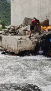 GİRESUN (AA) – Giresun'un Duroğlu beldesinde ahşap kulübesi toprak altında