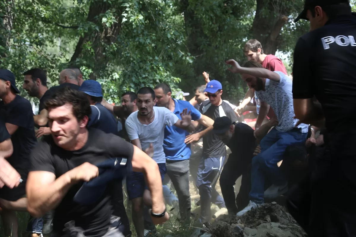 Gürcistan'da binlerce kişi LGBT etkinliğini protesto etti