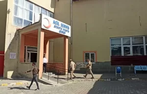 HAKKARİ (AA) – Hakkari'de Cilo Dağı eteklerindeki buzulların bulunduğu bölgede