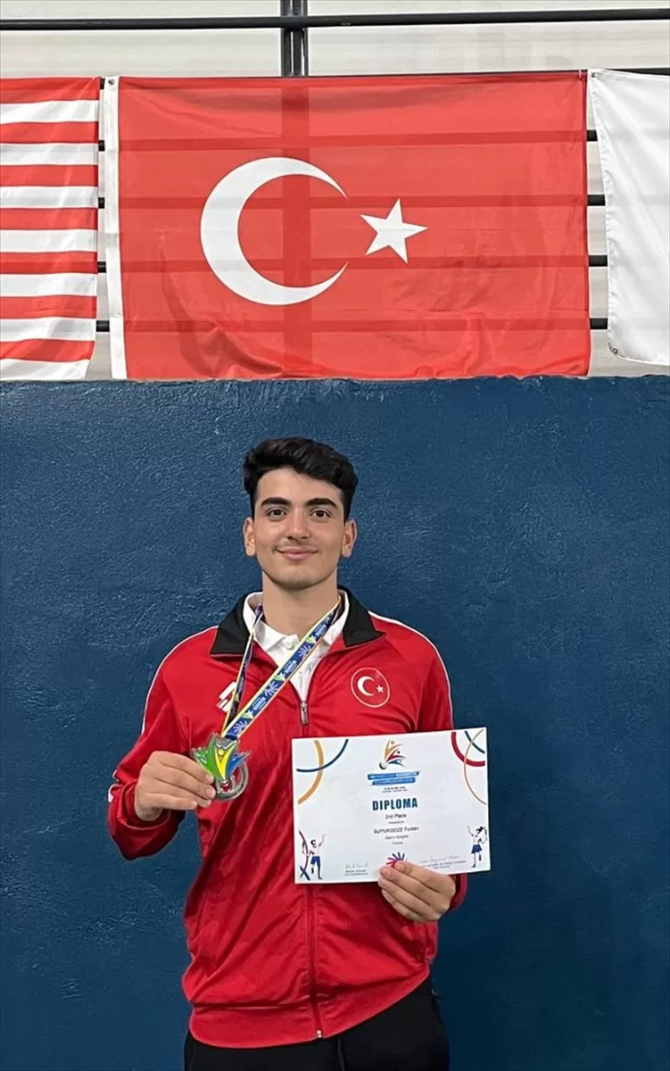 İşitme engelli para badmintoncudan tarihi başarı