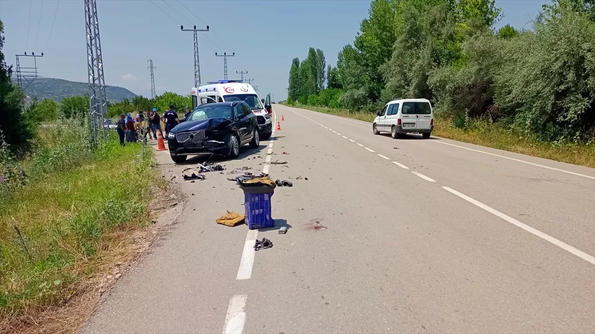 Isparta'da otomobille çarpışan tarım aracının sürücüsü öldü