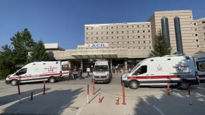 - İlk belirlemelere göre, tarım işçilerinin bulunduğu midibüsteki 1 kişinin